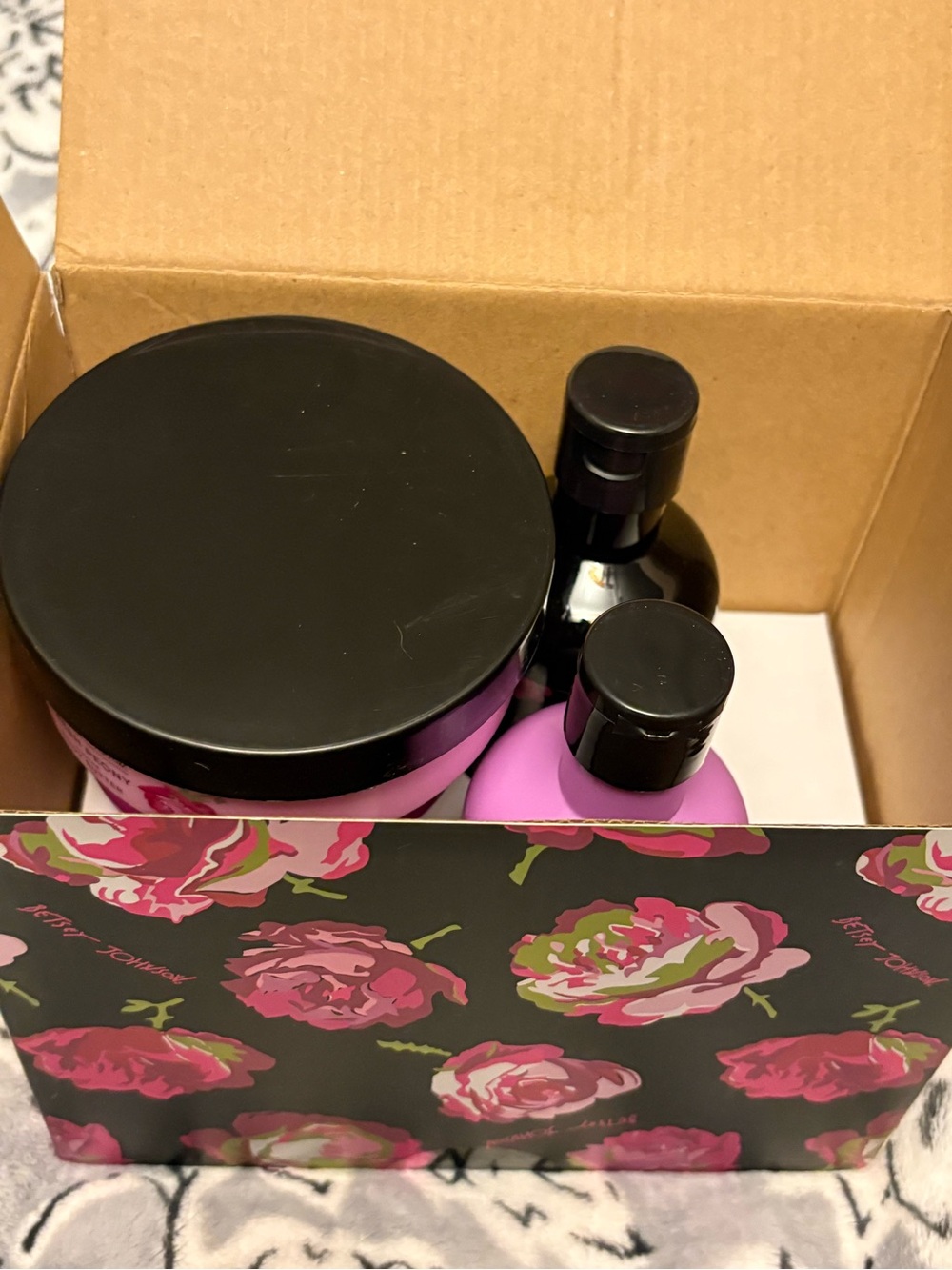 Betsey Johnson Fresh Peony Gift Set Body Wash/Lotion/Butter/Scrub Jojoba New - Picture 5 of 8